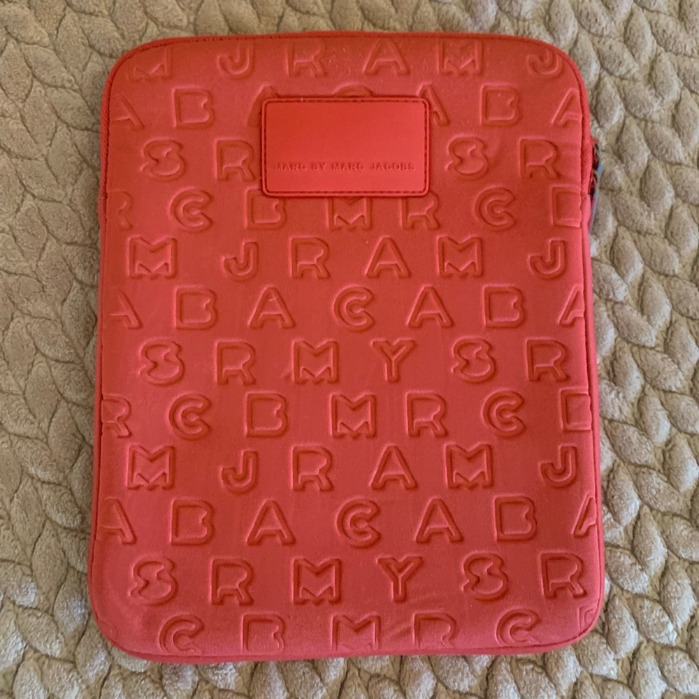 MARC by Marc Jacobs Tech BAG Pouch Storage Travel Red Padded Foam Embossed